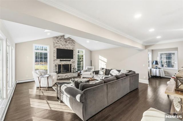 27 Pine Hill Road, Old Tappan, NJ 07675