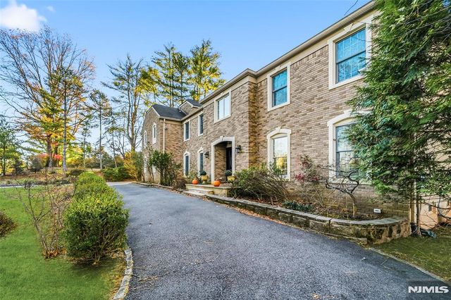 27 Pine Hill Road, Old Tappan, NJ 07675