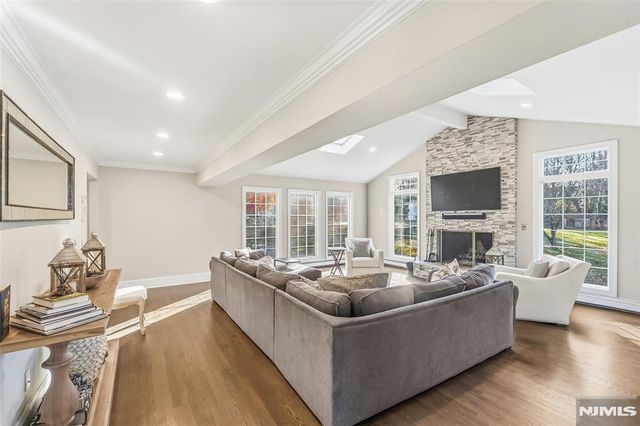 27 Pine Hill Road, Old Tappan, NJ 07675