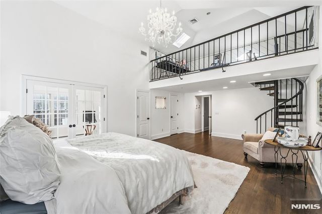 27 Pine Hill Road, Old Tappan, NJ 07675