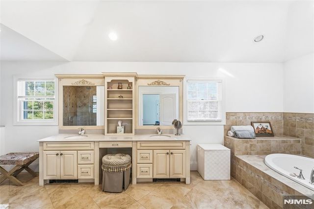 27 Pine Hill Road, Old Tappan, NJ 07675
