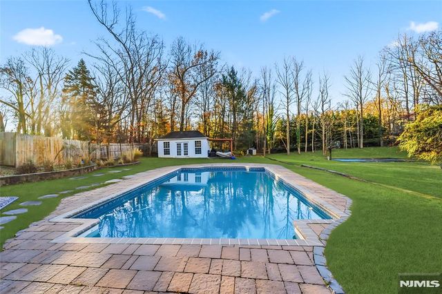 27 Pine Hill Road, Old Tappan, NJ 07675