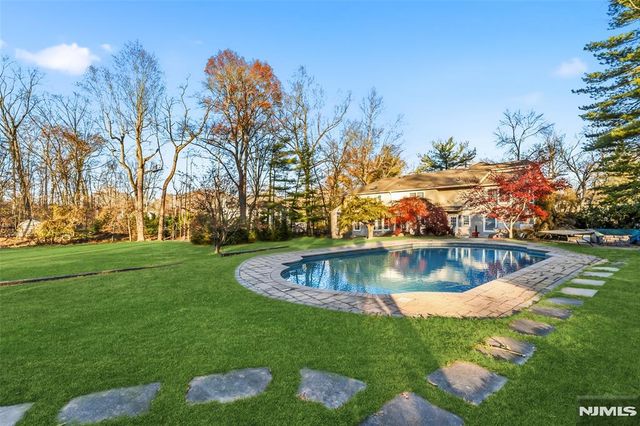 27 Pine Hill Road, Old Tappan, NJ 07675