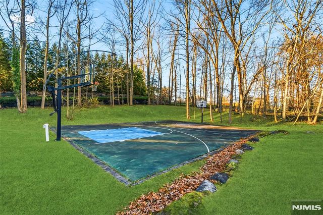 27 Pine Hill Road, Old Tappan, NJ 07675