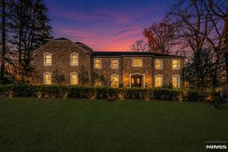27 Pine Hill Road, Old Tappan, NJ 07675