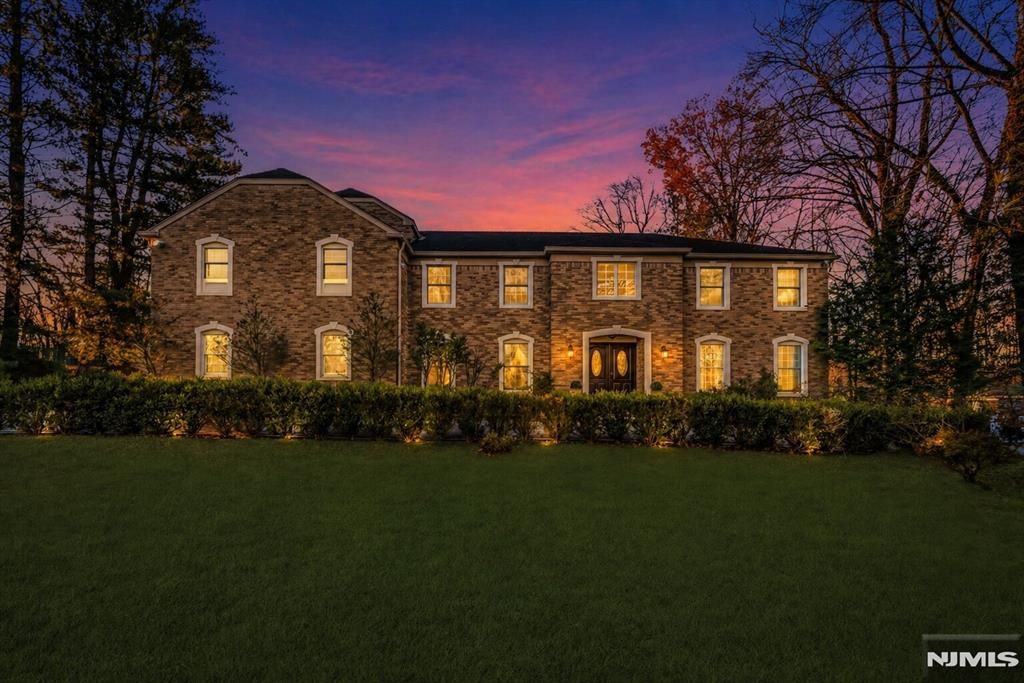 27 Pine Hill Road, Old Tappan, NJ 07675