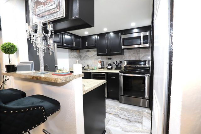 7047 Bissonnet Street 37, Houston, TX 77074