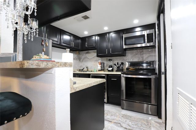 7047 Bissonnet Street 37, Houston, TX 77074