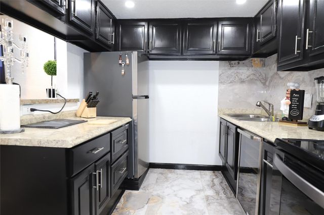 7047 Bissonnet Street 37, Houston, TX 77074