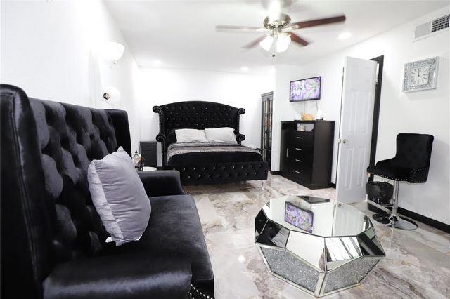 7047 Bissonnet Street 37, Houston, TX 77074
