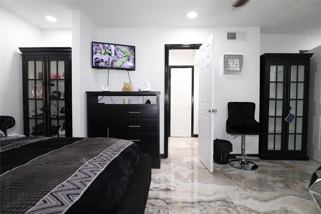 7047 Bissonnet Street 37, Houston, TX 77074