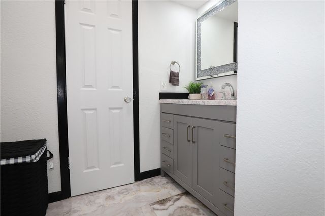 7047 Bissonnet Street 37, Houston, TX 77074
