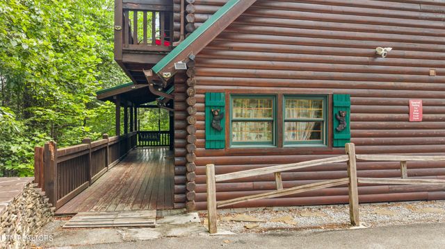 2810 Ridge Creek Circle, Sevierville, TN 37876