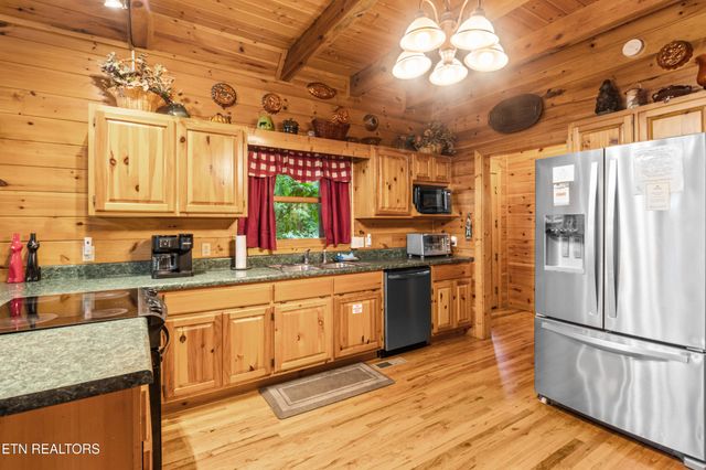 2810 Ridge Creek Circle, Sevierville, TN 37876