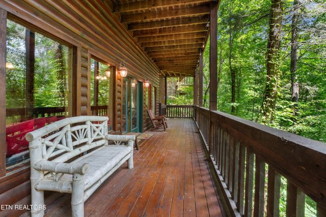 2810 Ridge Creek Circle, Sevierville, TN 37876