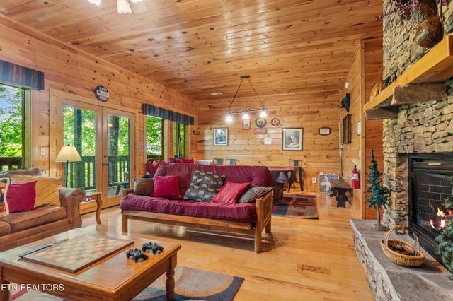 2810 Ridge Creek Circle, Sevierville, TN 37876