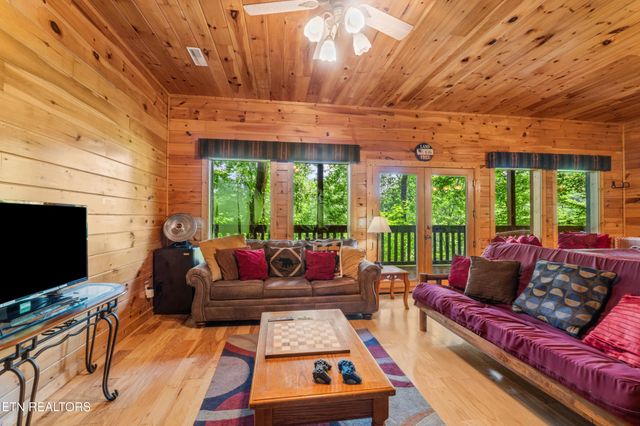 2810 Ridge Creek Circle, Sevierville, TN 37876
