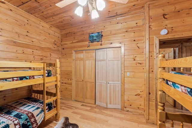 2810 Ridge Creek Circle, Sevierville, TN 37876