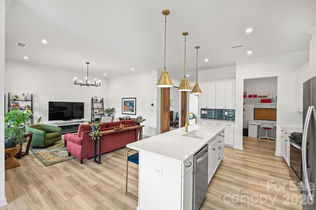 8044 Brookbank Drive, Charlotte, NC 28269