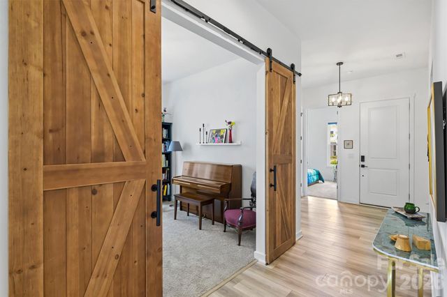 8044 Brookbank Drive, Charlotte, NC 28269