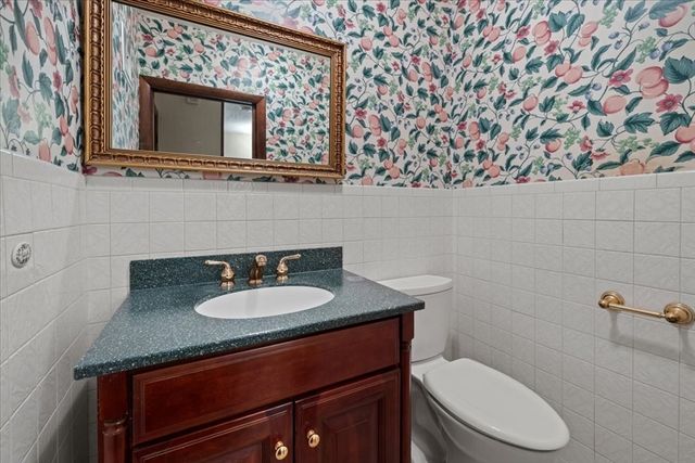 6 Pheasant Hill St, Westwood, MA 02090