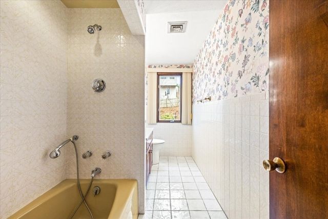 6 Pheasant Hill St, Westwood, MA 02090