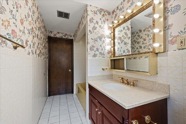 6 Pheasant Hill St, Westwood, MA 02090