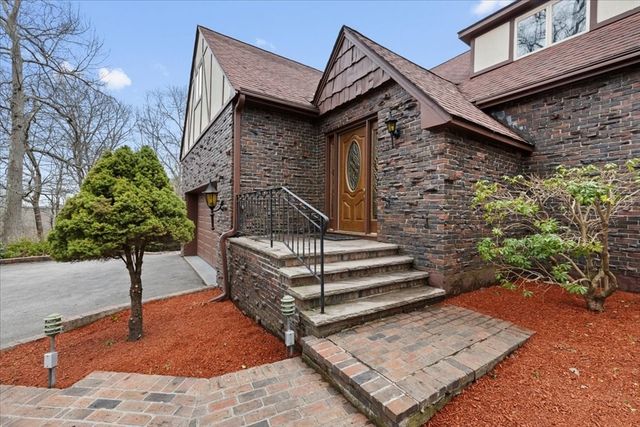 6 Pheasant Hill St, Westwood, MA 02090