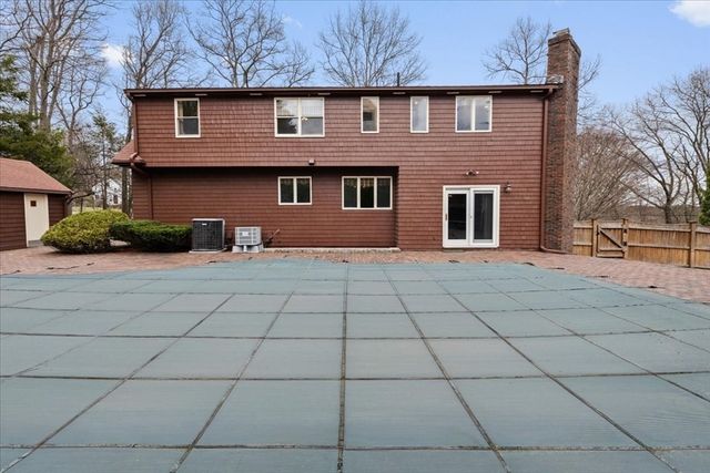 6 Pheasant Hill St, Westwood, MA 02090