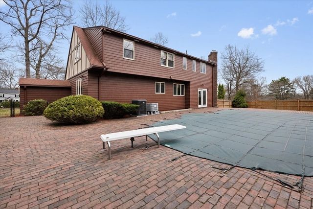 6 Pheasant Hill St, Westwood, MA 02090