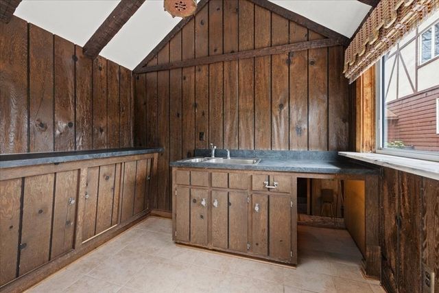 6 Pheasant Hill St, Westwood, MA 02090