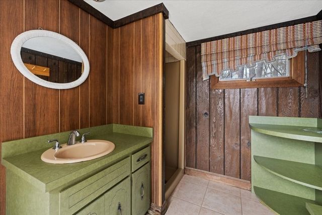 6 Pheasant Hill St, Westwood, MA 02090