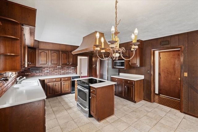 6 Pheasant Hill St, Westwood, MA 02090