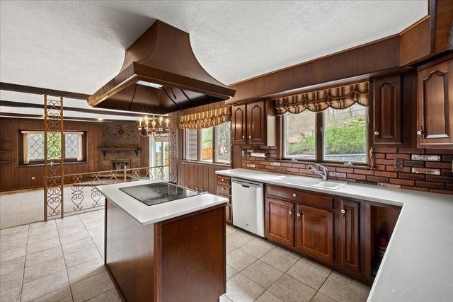 6 Pheasant Hill St, Westwood, MA 02090