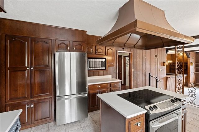 6 Pheasant Hill St, Westwood, MA 02090