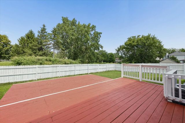 140 N Fiore Parkway, Vernon Hills, IL 60061