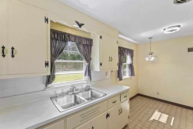 N68W29376 Hartling ROAD, Hartland, WI 53029