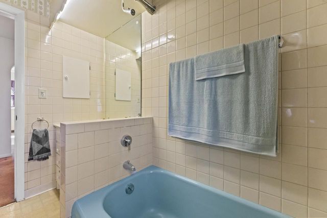 N68W29376 Hartling ROAD, Hartland, WI 53029