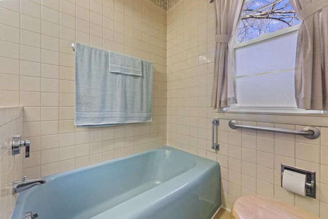 N68W29376 Hartling ROAD, Hartland, WI 53029