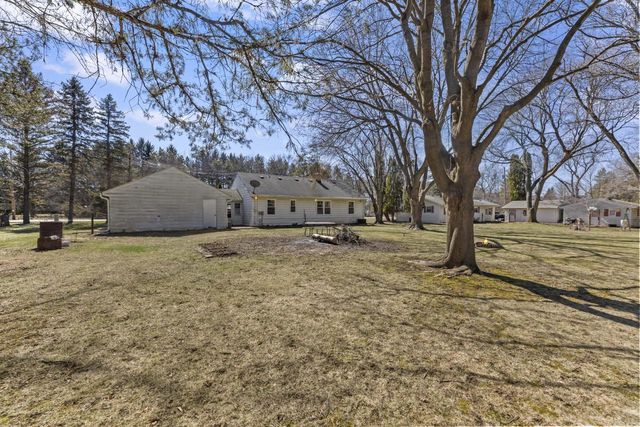 N68W29376 Hartling ROAD, Hartland, WI 53029