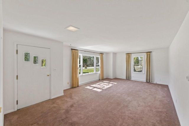 N68W29376 Hartling ROAD, Hartland, WI 53029