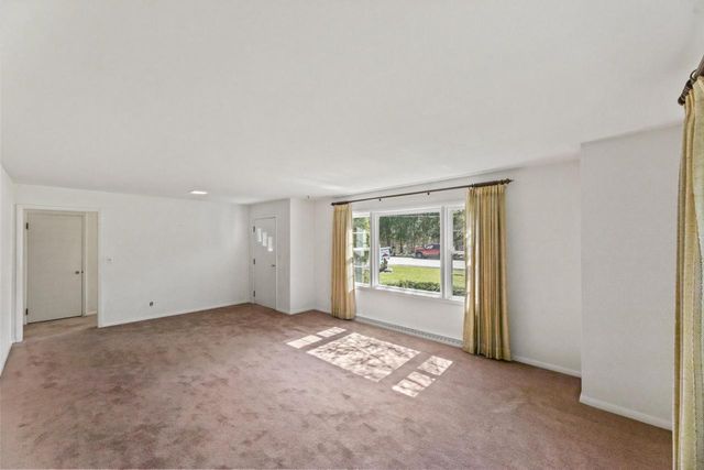 N68W29376 Hartling ROAD, Hartland, WI 53029