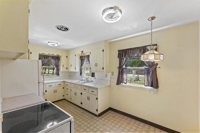 N68W29376 Hartling ROAD, Hartland, WI 53029