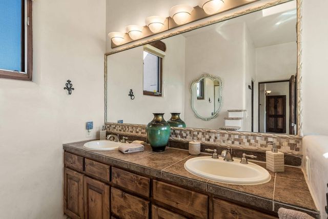 61 Paseo del Antilope, Santa Fe, NM 87506