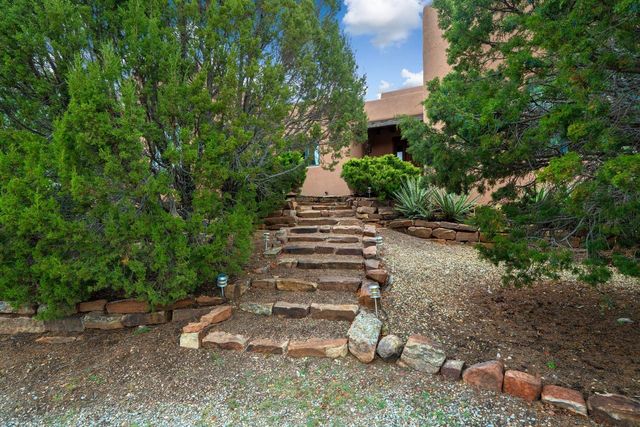 61 Paseo del Antilope, Santa Fe, NM 87506