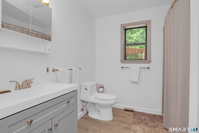 90 Bell Street, Manchester, CT 06040