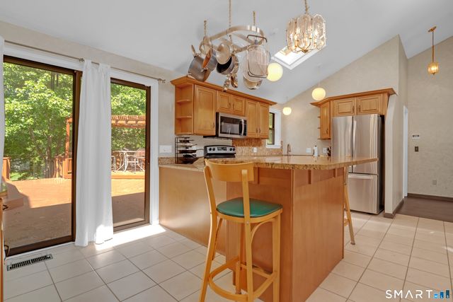 90 Bell Street, Manchester, CT 06040