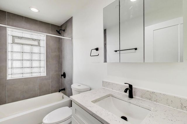 7250 N Western Avenue 511, Chicago, IL 60645