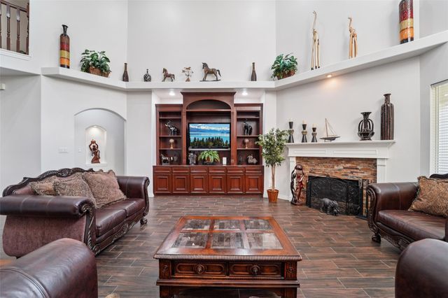 10714 Crestwater Circle, Magnolia, TX 77354