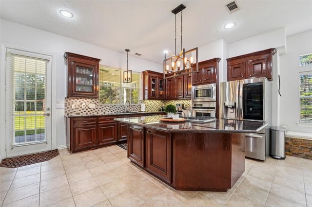 10714 Crestwater Circle, Magnolia, TX 77354